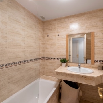 Groundfloor apartment nestled in the gated community of Senorio de Gonzaga, Nueva Andalucia Picture 7