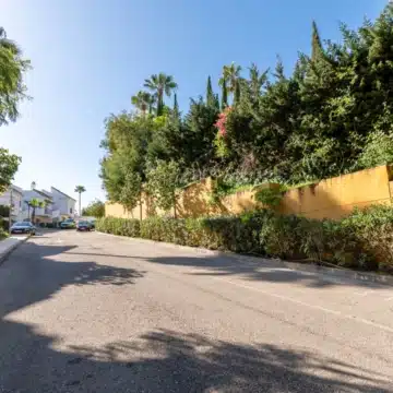 Groundfloor apartment nestled in the gated community of Senorio de Gonzaga, Nueva Andalucia Picture 17