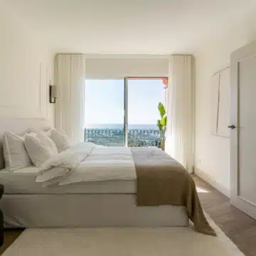 Scandinavian designed beautiful 4-bedroom duplex apartment in Monte Halcones, Benahavis Picture 16