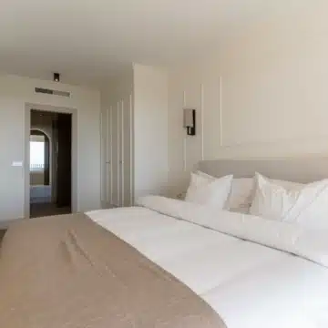 Scandinavian designed beautiful 4-bedroom duplex apartment in Monte Halcones, Benahavis Picture 26