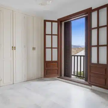Cozy frontline beach 2-bedroom townhouse in Bahía Azul, Estepona West Picture 7