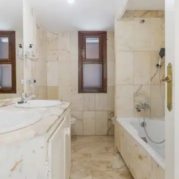 Cozy frontline beach 2-bedroom townhouse in Bahía Azul, Estepona West Picture 9