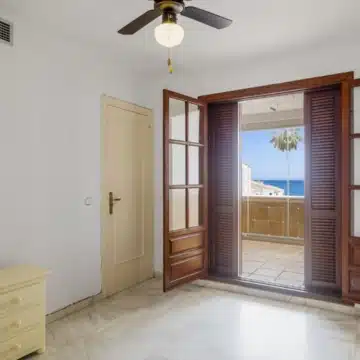 Cozy frontline beach 2-bedroom townhouse in Bahía Azul, Estepona West Picture 18