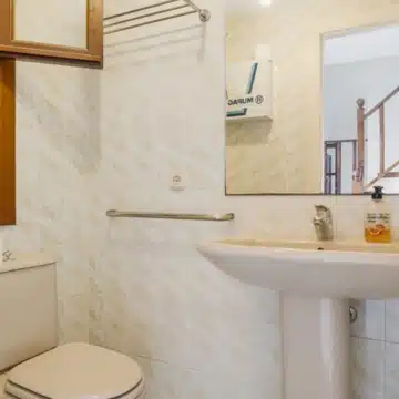 Cozy frontline beach 2-bedroom townhouse in Bahía Azul, Estepona West Picture 15