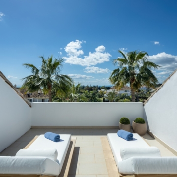 Exceptional refurbished duplex penthouse with stunning sea views in Monte Paraíso, Marbella Golden Mile Picture 19