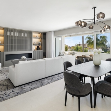 Exceptional refurbished duplex penthouse with stunning sea views in Monte Paraíso, Marbella Golden Mile Picture 1