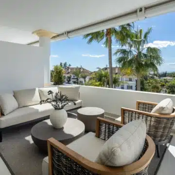 Exceptional refurbished duplex penthouse with stunning sea views in Monte Paraíso, Marbella Golden Mile Picture 0