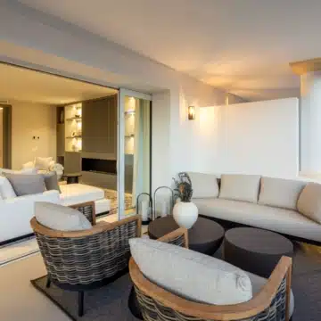Exceptional refurbished duplex penthouse with stunning sea views in Monte Paraíso, Marbella Golden Mile Picture 11