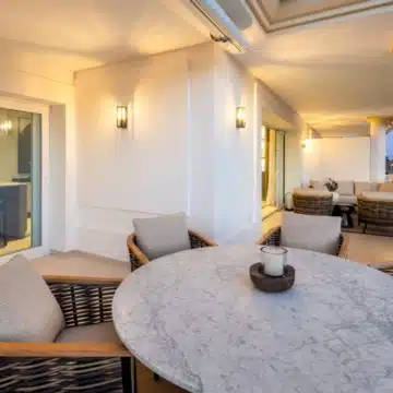Exceptional refurbished duplex penthouse with stunning sea views in Monte Paraíso, Marbella Golden Mile Picture 12