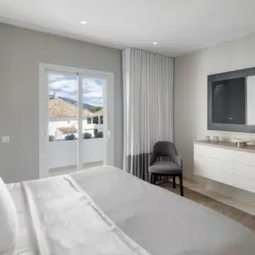 Exceptional refurbished duplex penthouse with stunning sea views in Monte Paraíso, Marbella Golden Mile Picture 20