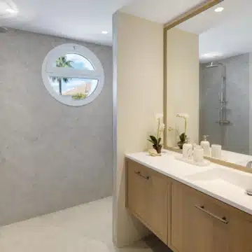 Exceptional refurbished duplex penthouse with stunning sea views in Monte Paraíso, Marbella Golden Mile Picture 21