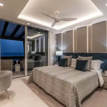 Beachfront luxury duplex penthouse within prestigious Puente Romano Resort, Marbella Golden Mile Picture 18