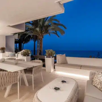 Beachfront luxury duplex penthouse within prestigious Puente Romano Resort, Marbella Golden Mile Picture 19