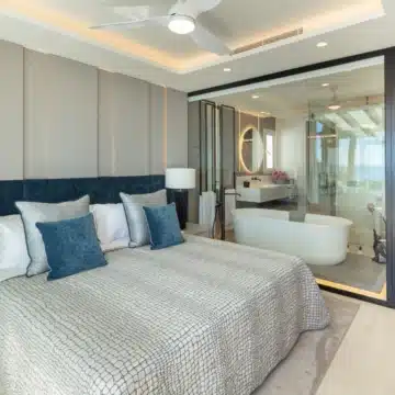 Beachfront luxury duplex penthouse within prestigious Puente Romano Resort, Marbella Golden Mile Picture 21