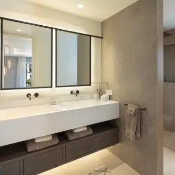 Beachfront luxury duplex penthouse within prestigious Puente Romano Resort, Marbella Golden Mile Picture 24
