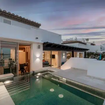 Beachfront luxury duplex penthouse within prestigious Puente Romano Resort, Marbella Golden Mile Picture 2