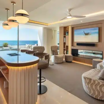 Beachfront luxury duplex penthouse within prestigious Puente Romano Resort, Marbella Golden Mile Picture 27