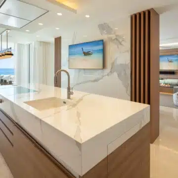 Beachfront luxury duplex penthouse within prestigious Puente Romano Resort, Marbella Golden Mile Picture 29