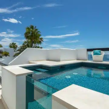 Beachfront luxury duplex penthouse within prestigious Puente Romano Resort, Marbella Golden Mile Picture 34