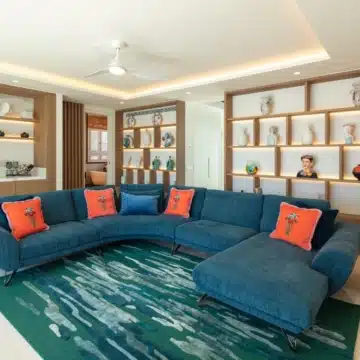Beachfront luxury duplex penthouse within prestigious Puente Romano Resort, Marbella Golden Mile Picture 6