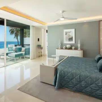 Beachfront luxury duplex penthouse within prestigious Puente Romano Resort, Marbella Golden Mile Picture 39