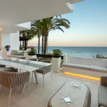 Beachfront luxury duplex penthouse within prestigious Puente Romano Resort, Marbella Golden Mile Picture 22