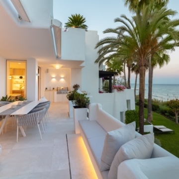 Beachfront luxury duplex penthouse within prestigious Puente Romano Resort, Marbella Golden Mile Picture 40