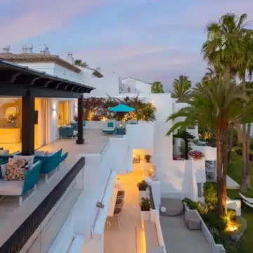 Beachfront luxury duplex penthouse within prestigious Puente Romano Resort, Marbella Golden Mile Picture 42