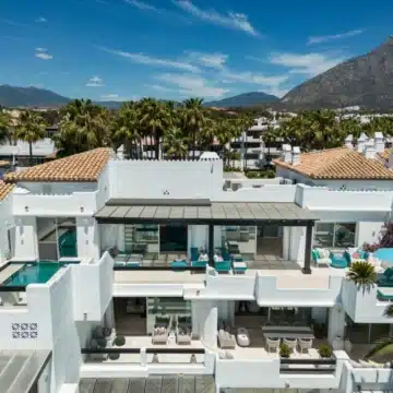 Beachfront luxury duplex penthouse within prestigious Puente Romano Resort, Marbella Golden Mile Picture 45