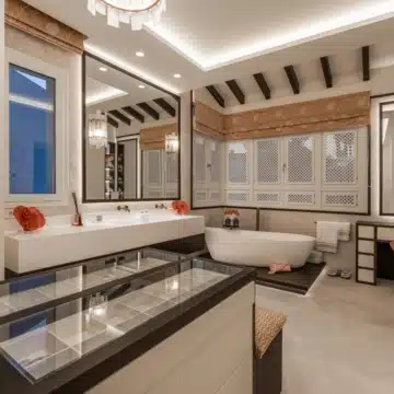 Beachfront luxury duplex penthouse within prestigious Puente Romano Resort, Marbella Golden Mile Picture 10