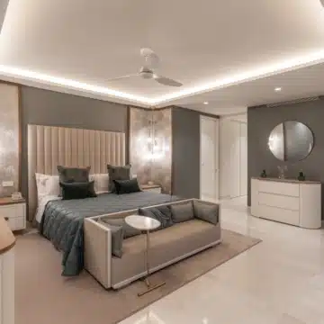 Beachfront luxury duplex penthouse within prestigious Puente Romano Resort, Marbella Golden Mile Picture 11