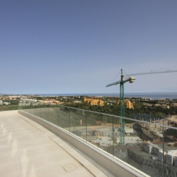 Brand new penthouse with panoramic views in the exclusive Vanian Views residential complex in Selwo, Estepona Picture 23