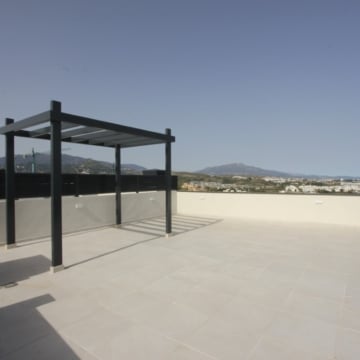 Brand new penthouse with panoramic views in the exclusive Vanian Views residential complex in Selwo, Estepona Picture 2
