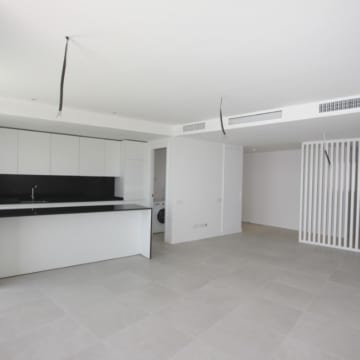 Brand new penthouse with panoramic views in the exclusive Vanian Views residential complex in Selwo, Estepona Picture 1