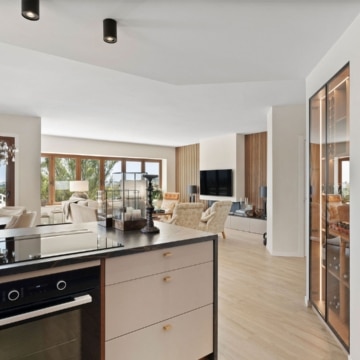 Frontline golf penthouse offering breathtaking views of the sea and golf in Alcores del Golf, Nueva Andalucia Picture 11