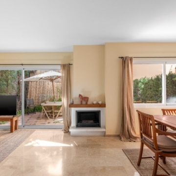 Charming townhouse in a serene gated community of Condes de Iza, Nueva Andalucia Picture 1