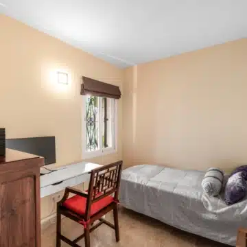 Charming townhouse in a serene gated community of Condes de Iza, Nueva Andalucia Picture 15