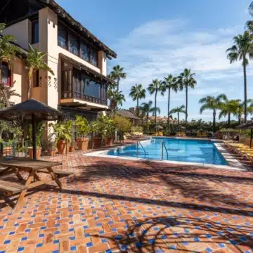 Charming townhouse in a serene gated community of Condes de Iza, Nueva Andalucia Picture 23