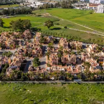 Charming townhouse in a serene gated community of Condes de Iza, Nueva Andalucia Picture 28