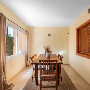 Charming townhouse in a serene gated community of Condes de Iza, Nueva Andalucia Picture 6