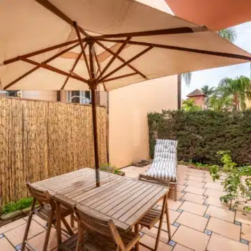 Charming townhouse in a serene gated community of Condes de Iza, Nueva Andalucia Picture 7