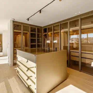 Enchanting villa with fascinating architecture nestled in Aloha, Nueva Andalucia Picture 17