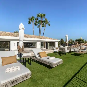 Enchanting villa with fascinating architecture nestled in Aloha, Nueva Andalucia Picture 18