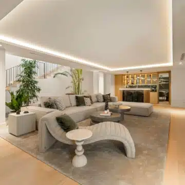 Enchanting villa with fascinating architecture nestled in Aloha, Nueva Andalucia Picture 27