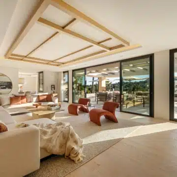 Enchanting villa with fascinating architecture nestled in Aloha, Nueva Andalucia Picture 7