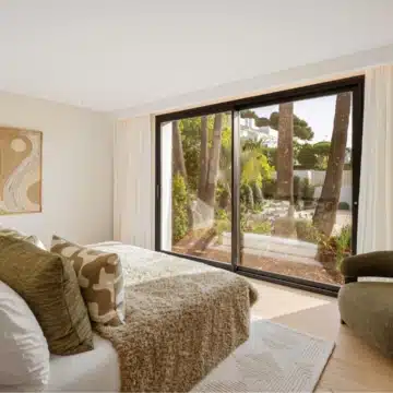 Enchanting villa with fascinating architecture nestled in Aloha, Nueva Andalucia Picture 37
