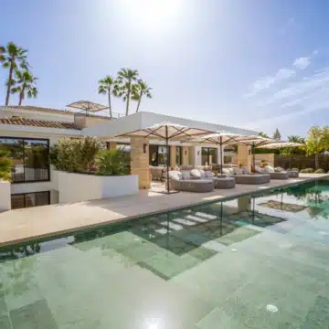 Enchanting villa with fascinating architecture nestled in Aloha, Nueva Andalucia Picture 0