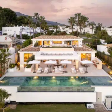 Enchanting villa with fascinating architecture nestled in Aloha, Nueva Andalucia Picture 41