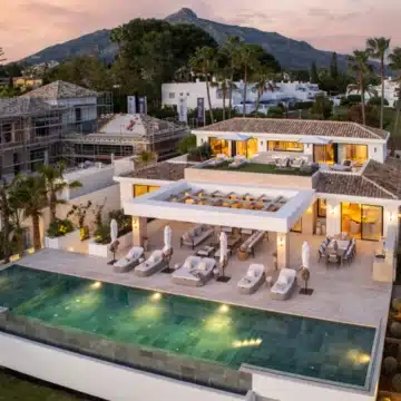 Enchanting villa with fascinating architecture nestled in Aloha, Nueva Andalucia Picture 40