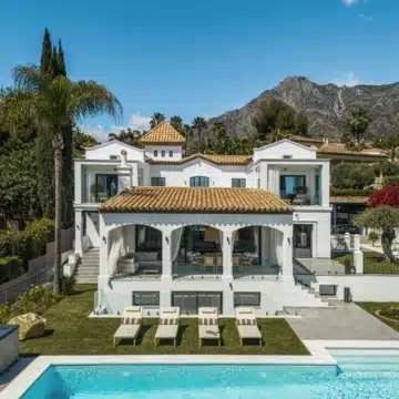 Contemporary villa in the prestigious gated community of Altos Reales, Marbella Golden Mile Picture 19
